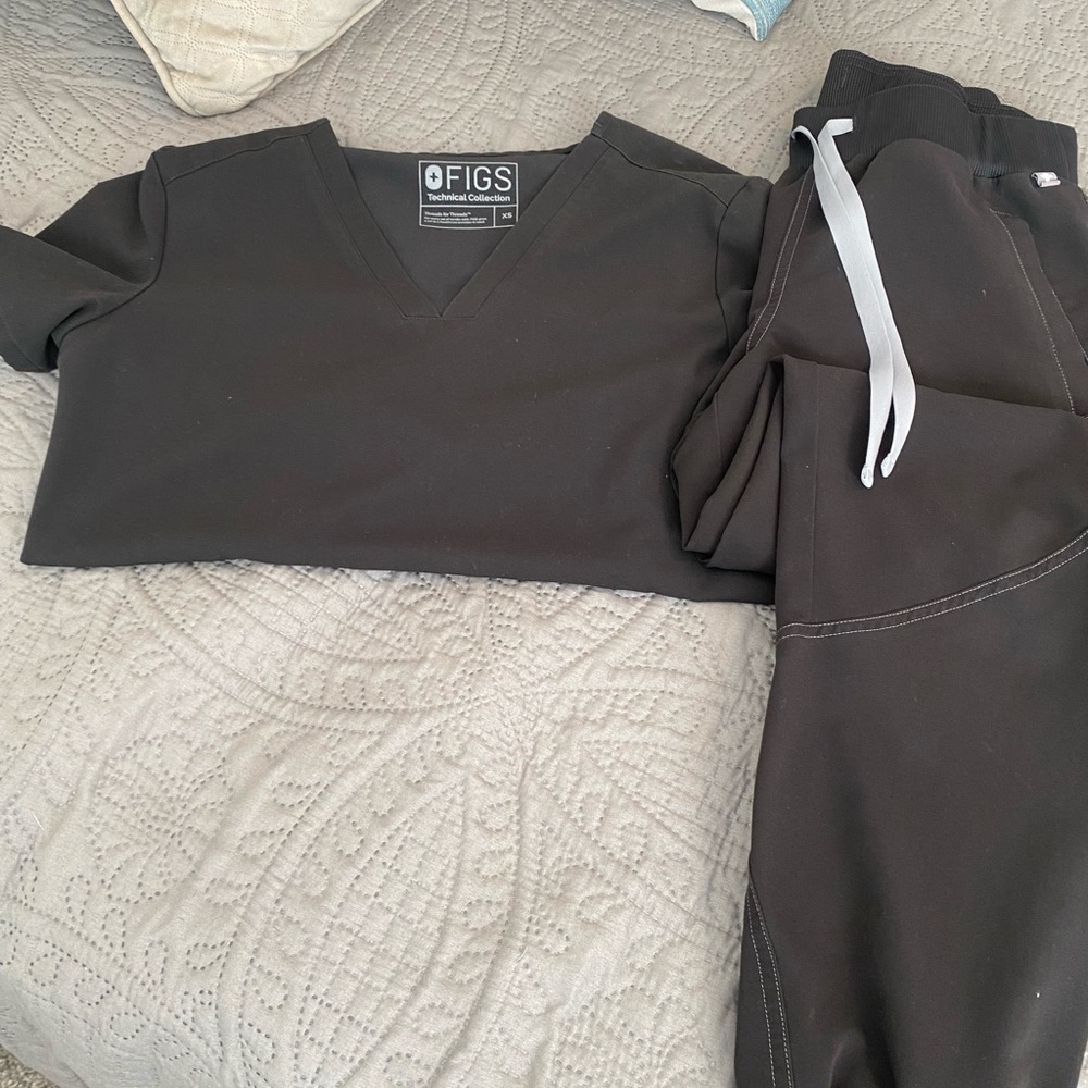 FIGS scrubs set!!